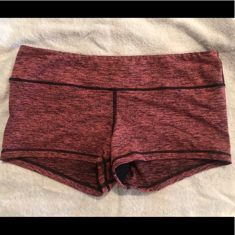 Fleo shorts size large